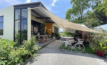 宜蘭｜萬記商行：隱身礁溪田園間的貓咪咖啡，貓咪拿鐵、動物造型甜點超療癒