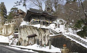 日本｜福島冬季祭典推薦：七日堂裸祭、坂下初市拔河祭、會津繪蠟燭祭、大內宿雪祭，感受寒冬裡的熱情魅力！