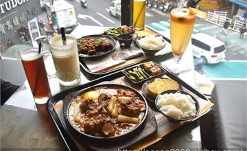 基隆｜大嘴巴茶坊：在地人的回憶，親民火鍋、漢堡、鐵板料理和茶點小吃，用餐不限時