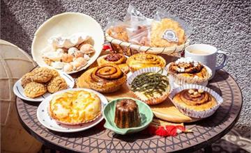 澎湖｜Yammi Bakery：隱身民宿中的溫馨甜點店，從酒香肉桂捲到泰奶泡芙兼具創意與美味