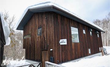 Cafe gakeno-ue：札幌定山溪溫泉必訪咖啡店，體驗北海道木造小屋午茶時光，超療癒～