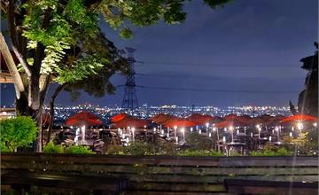台中｜不夜天夜景餐廳：南洋風情X無敵景觀平台，俯瞰市區燈火輝煌，浪漫滿分