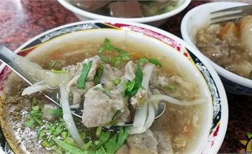 台中｜陳記肉圓：40年的老店，從傍晚賣到凌晨，西屯人小時候的美好回憶