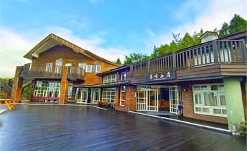 宜蘭｜翠峰山屋：CP值超高的太平山民宿，滿室舒適檜木香，絕美日出景緻值得一看