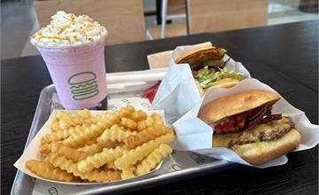 馬來西亞｜Shake Shack：開箱世界知名漢堡店！必點限定漢堡用料超飽滿，每一口都層次豐富