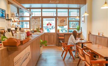 鯨牧咖啡：台中烏日療癒系咖啡廳推薦～手作甜點＋文青氛圍太加分！