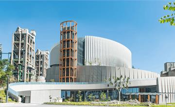 花蓮新景點+1!台泥DAKA「鸚鵡螺圖書館」,在重工廠裡,探索綠色秘境、賞無敵海景!