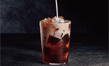 台中BLIKE推出「訂製奶茶」，大里Lab新店獨家飲品、環境一次看！