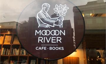 Moooon River Cafe & Books：內湖瑞光路最美閱讀系咖啡廳，一秒沉浸書香＆咖啡香
