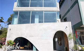 大白咖啡Dabai Cafe：南投秘境景觀咖啡廳，眺望魚池鄉綿延山景，太Chill了～