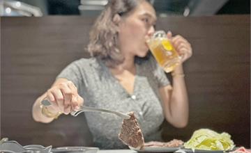 炙高無上炭火燒肉-中壢店：桃園在地人私心激推！牛舌、生蠔、鮑魚899元無限吃