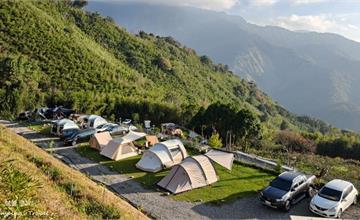 苗栗圓周綠露營區：躺在厚草皮上看大景，還有吃過就回不去的日本甜柿。
