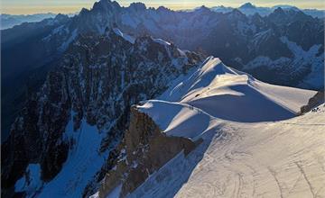 南針峰 Aiguille du Midi 跨國攻略：路線、景點、山屋詳細介紹一次看