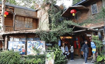 隱身苗栗山中的夢幻仙境，卓也小屋渡假園區提供古色古香住宿體驗