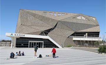台中海洋館：光影交織的海洋盛宴，感受被水母360度包圍的浪漫