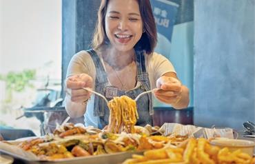 新北｜Louis bistro路易斯手抓海鮮：福隆美食新選擇！海鮮料多實在，豪邁爽爽吃～